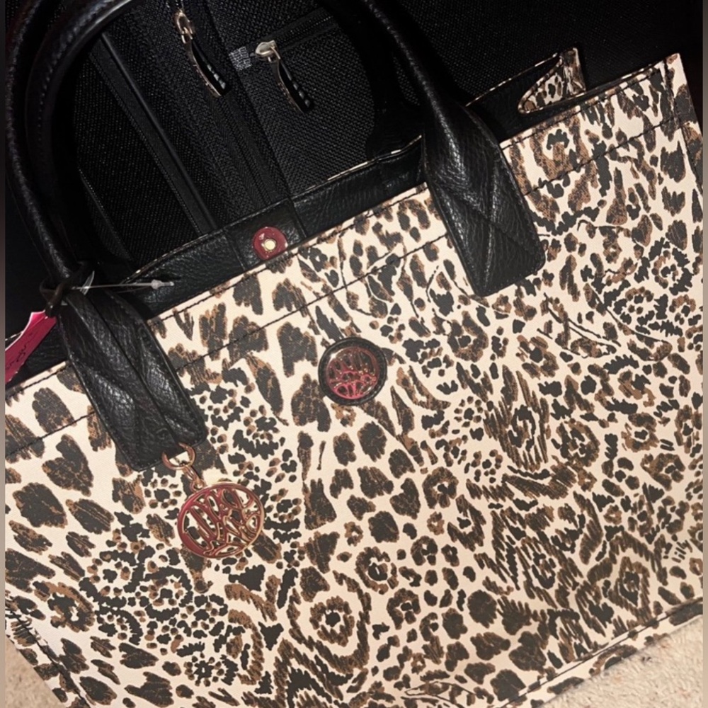 Lilly Pulitzer Winstead Tote NWT - Picture 7 of 16